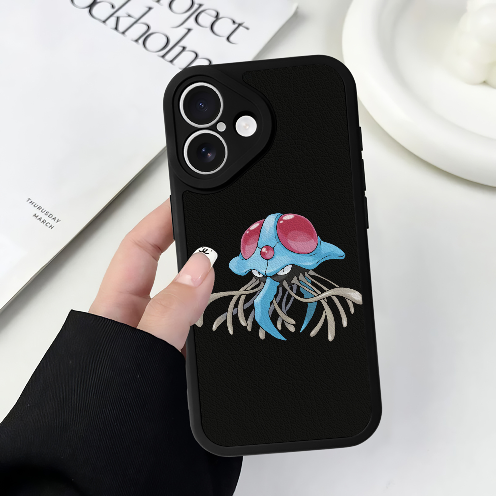 （画像用） ポケットモンスター Pokémon 【iPhone 16シリーズ対応】シリコンスマホケース（レザー調） 材質：シリコン
